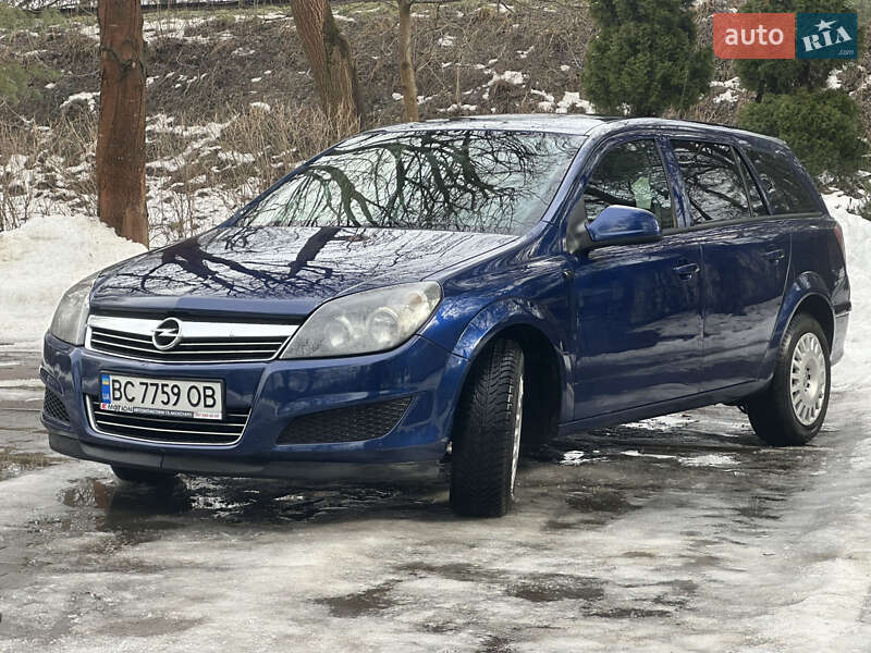 Универсал Opel Astra 2011 в Дрогобыче