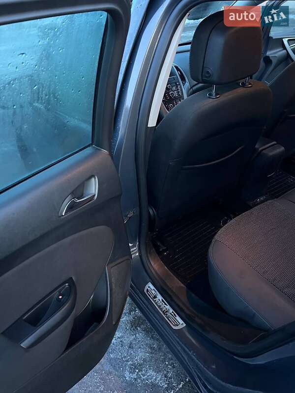 Универсал Opel Astra 2014 в Бродах