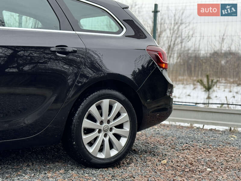 Универсал Opel Astra 2012 в Дрогобыче