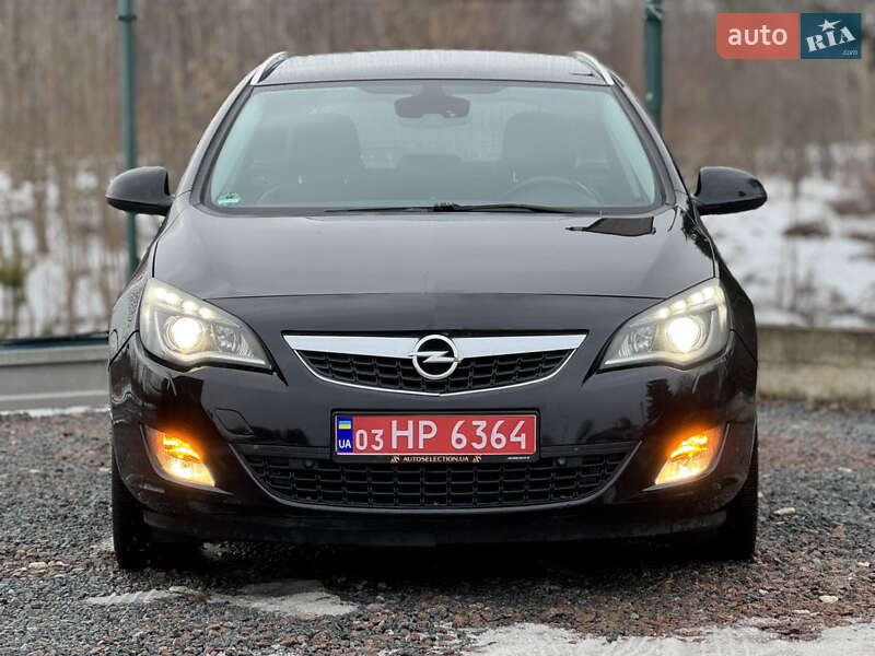 Универсал Opel Astra 2012 в Дрогобыче