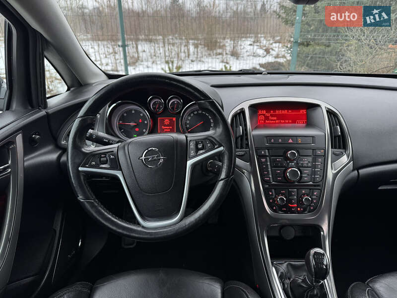 Универсал Opel Astra 2012 в Дрогобыче