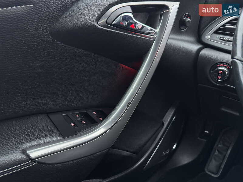 Универсал Opel Astra 2012 в Дрогобыче