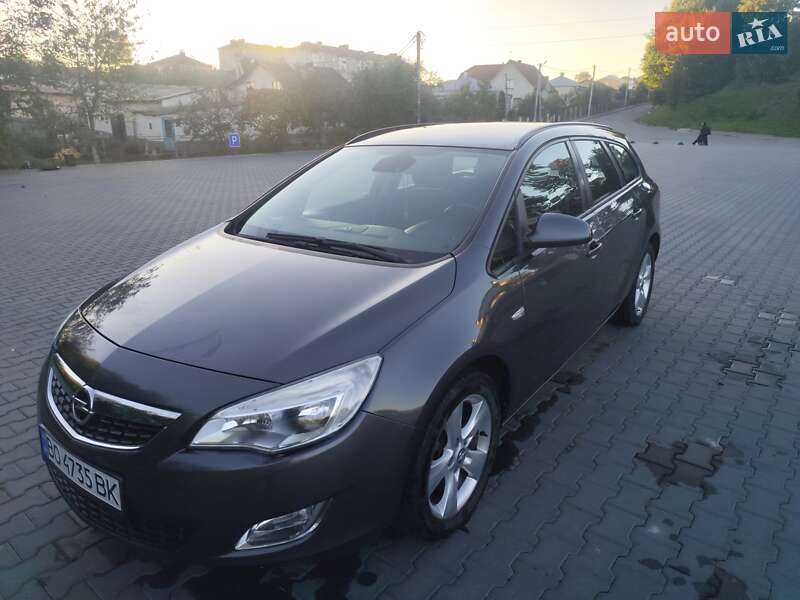 Универсал Opel Astra 2011 в Зборове