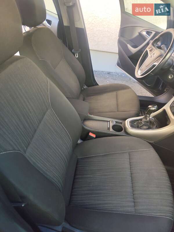 Универсал Opel Astra 2011 в Зборове