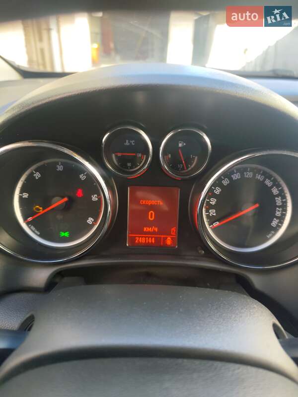 Универсал Opel Astra 2011 в Зборове