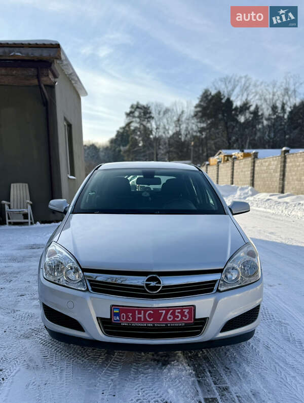 Хэтчбек Opel Astra 2008 в Луцке