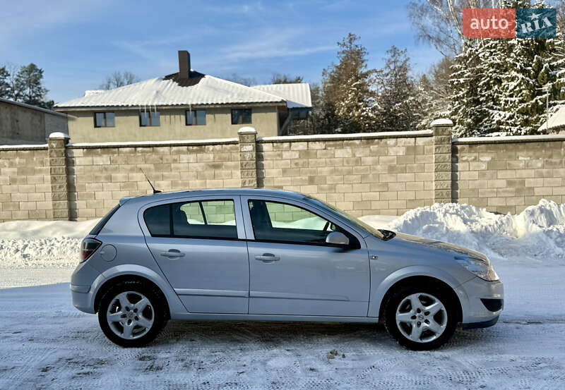 Хэтчбек Opel Astra 2008 в Луцке