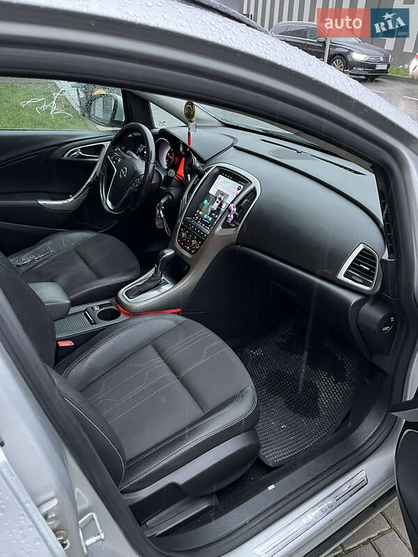 Универсал Opel Astra 2012 в Львове