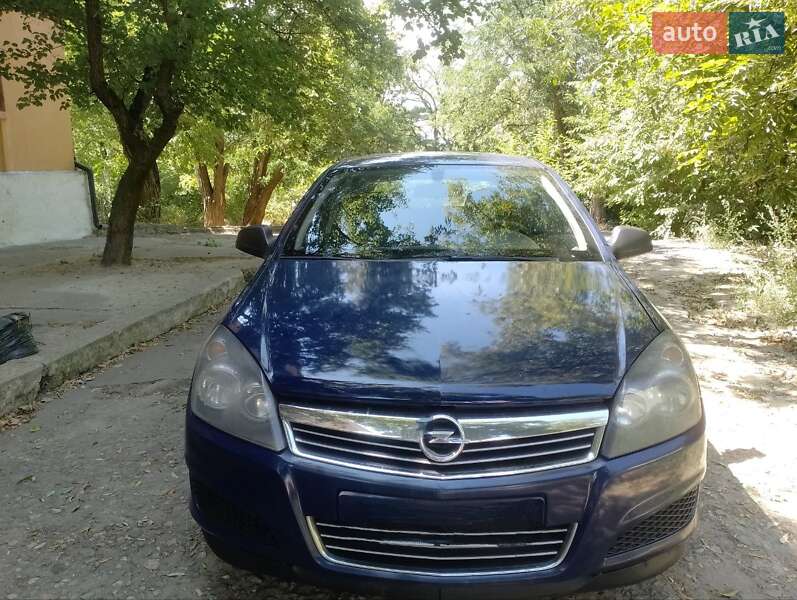 Opel Astra 2011 Opel Astra 2011