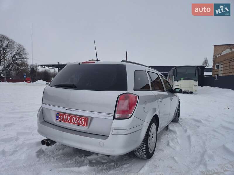 Универсал Opel Astra 2006 в Нововолынске