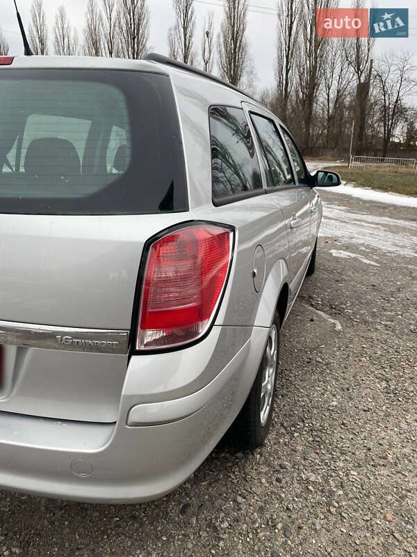 Универсал Opel Astra 2006 в Ахтырке