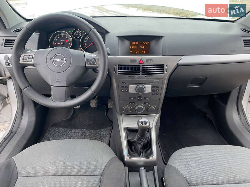 Универсал Opel Astra 2006 в Ахтырке