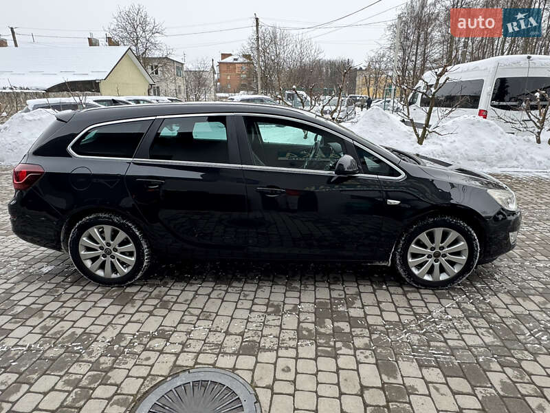 Универсал Opel Astra 2012 в Староконстантинове