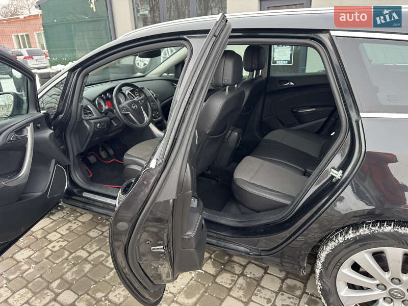 Универсал Opel Astra 2012 в Староконстантинове