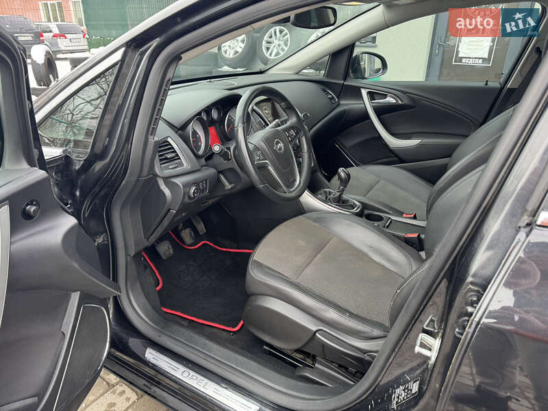 Универсал Opel Astra 2012 в Староконстантинове