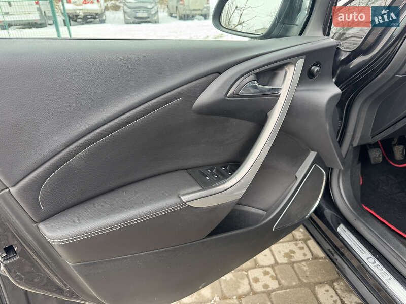 Универсал Opel Astra 2012 в Староконстантинове