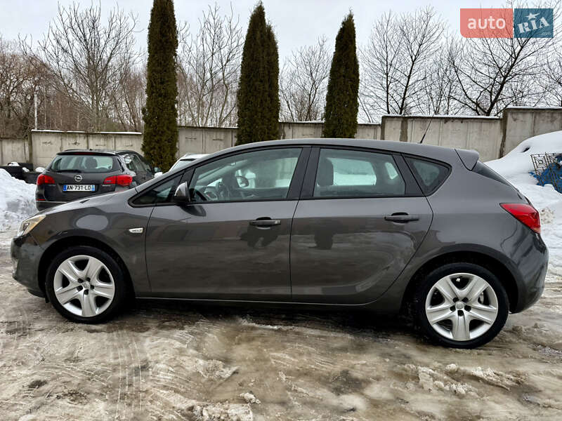 Хэтчбек Opel Astra 2010 в Ровно фото 11 Хэтчбек Opel Astra 2010 в Ровно