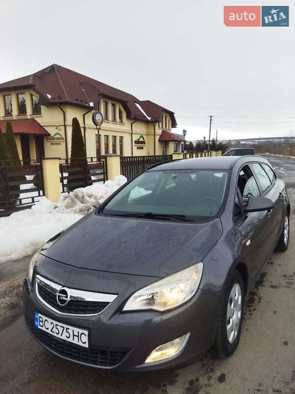 Универсал Opel Astra 2011 в Ивано-Франковске