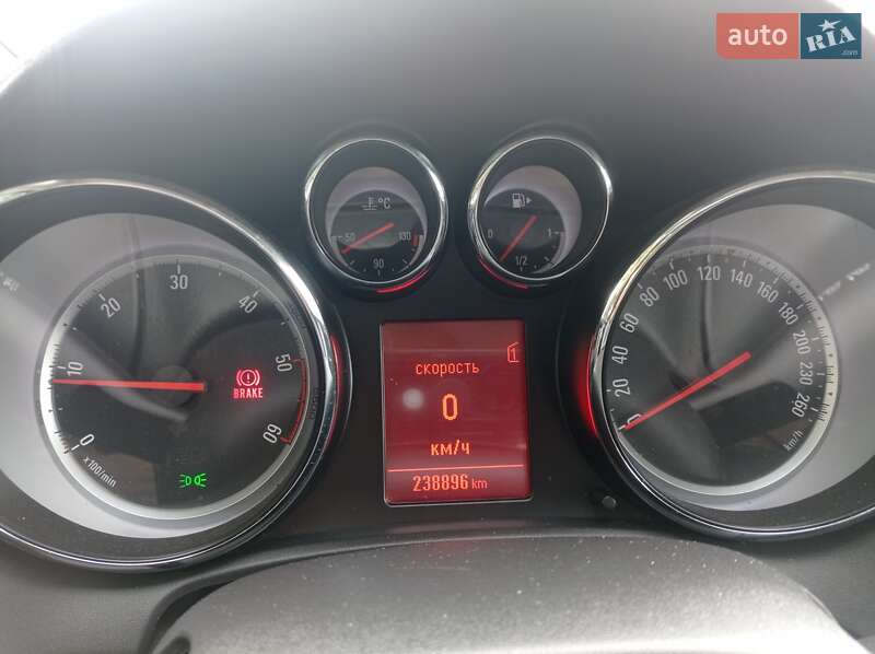 Универсал Opel Astra 2011 в Ивано-Франковске