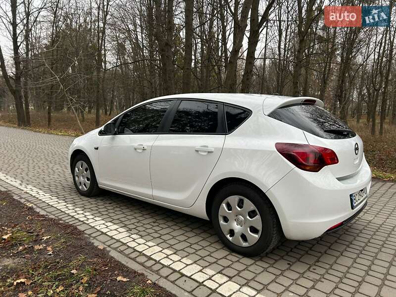 Хэтчбек Opel Astra 2010 в Жовкве