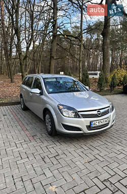 Універсал Opel Astra 2009 в Луцьку