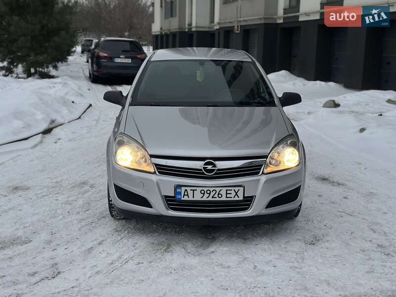 Хэтчбек Opel Astra 2008 в Ивано-Франковске