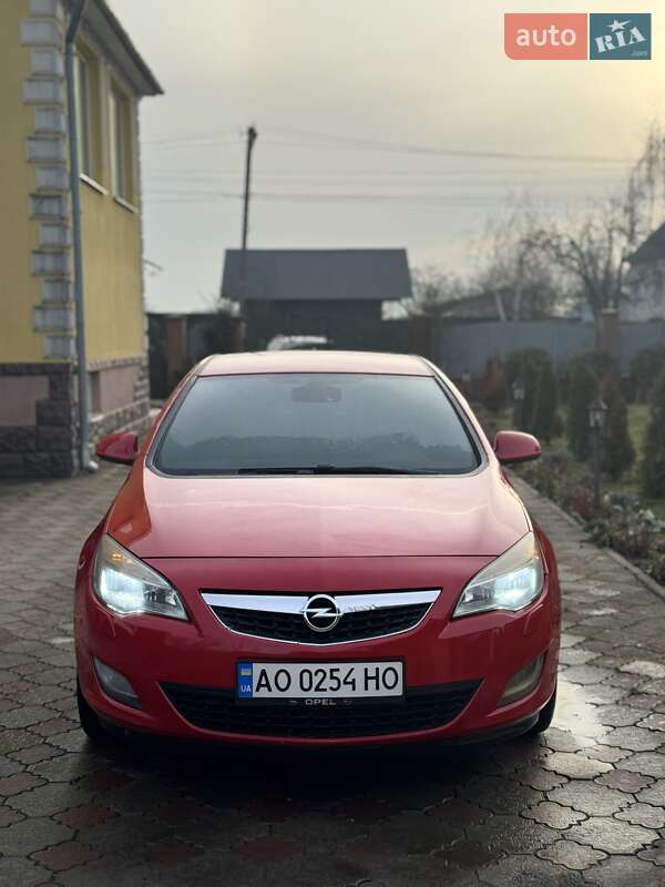 Opel Astra 2010 Opel Astra 2010