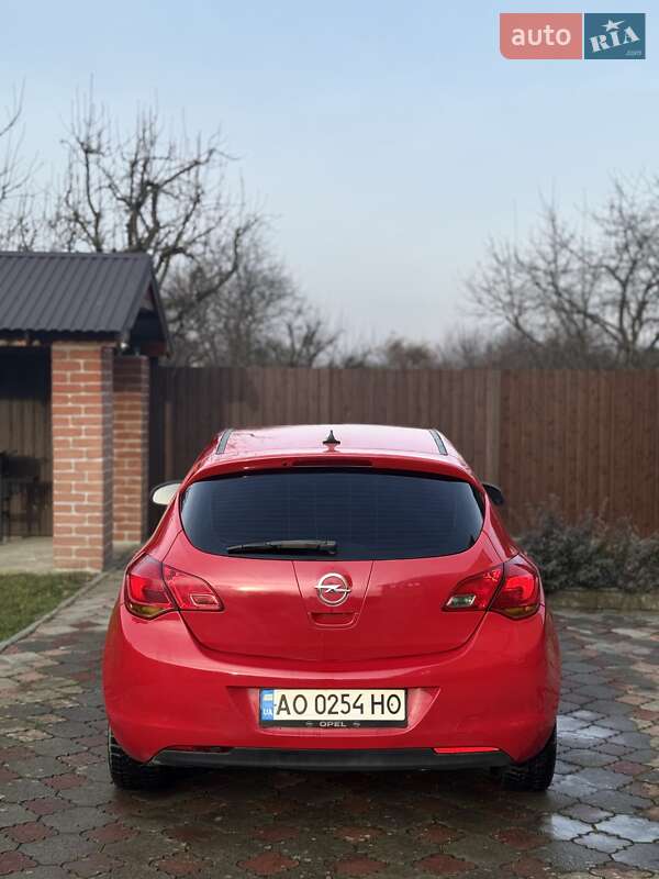 Хетчбек Opel Astra 2010 в Ужгороді