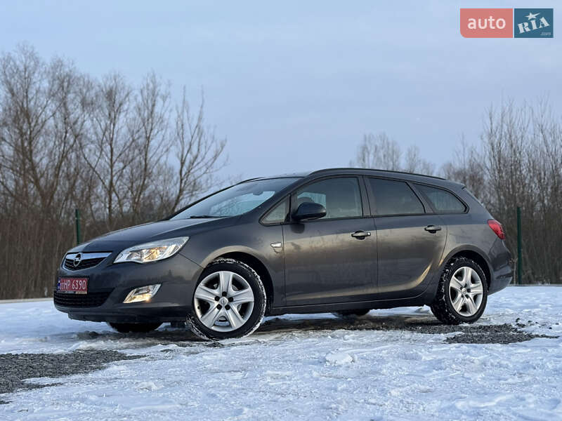 Універсал Opel Astra 2012 в Дрогобичі
