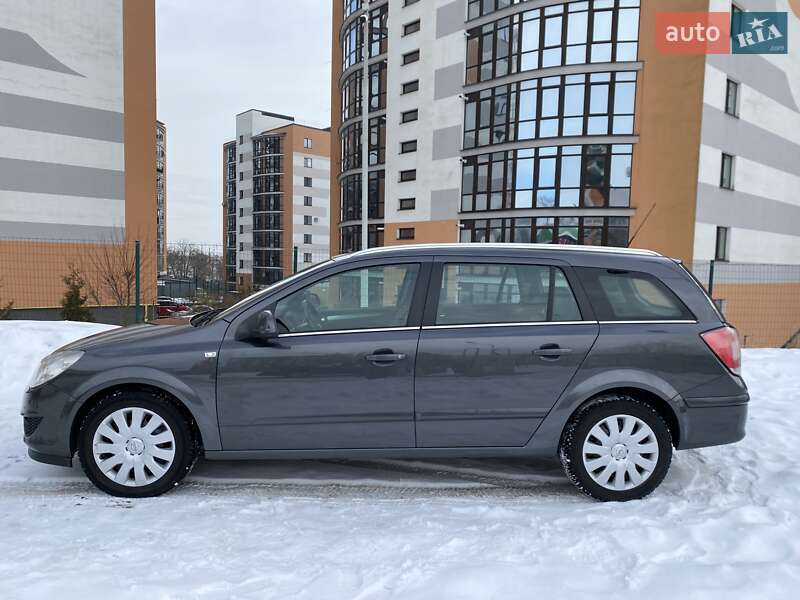 Універсал Opel Astra 2009 в Івано-Франківську