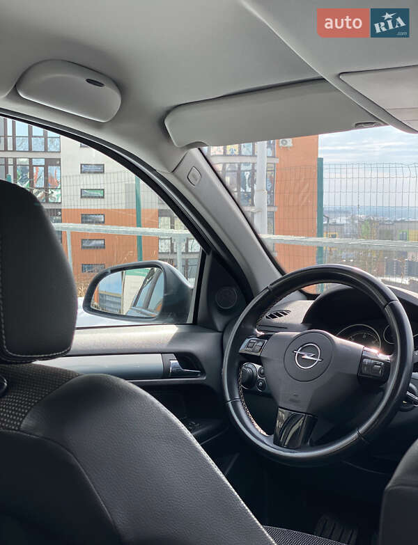 Універсал Opel Astra 2009 в Івано-Франківську