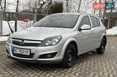Хетчбек Opel Astra 2012 в Самборі