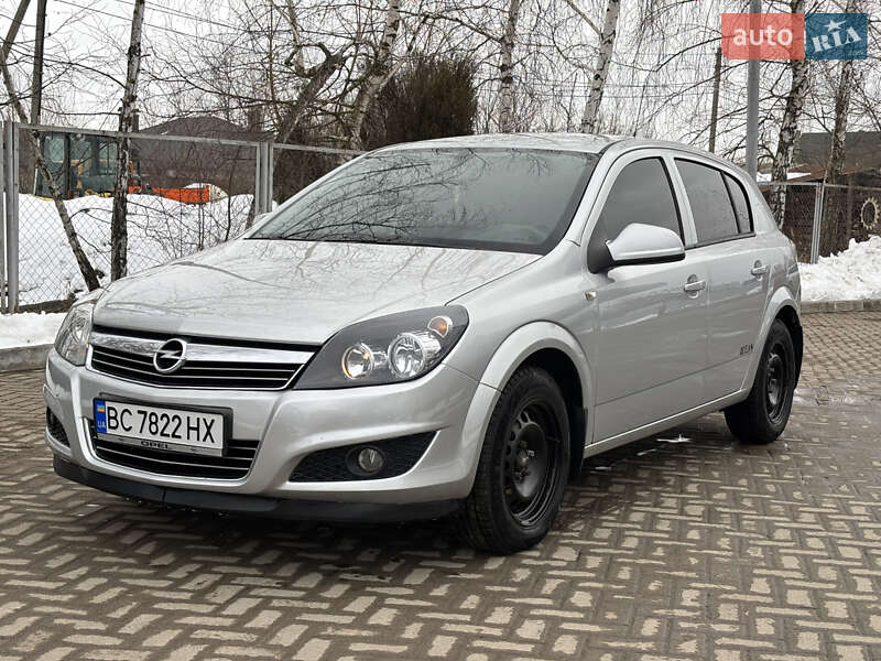Opel Astra 2012