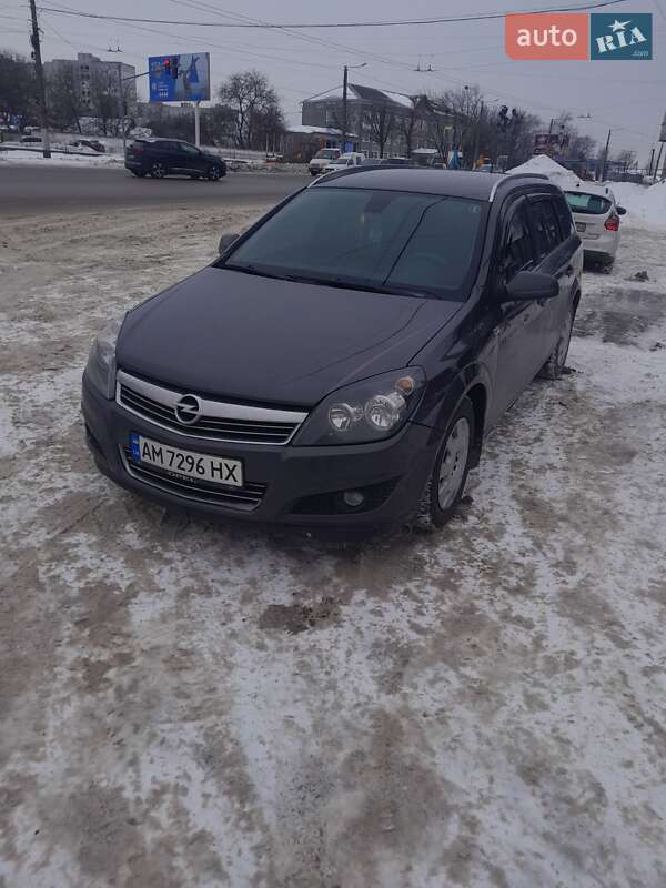 Универсал Opel Astra 2010 в Житомире