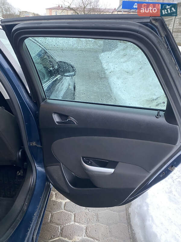 Універсал Opel Astra 2011 в Костопілі