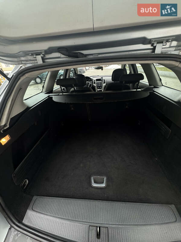 Универсал Opel Astra 2012 в Львове