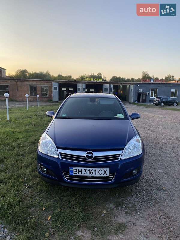 Седан Opel Astra 2009 в Ромнах