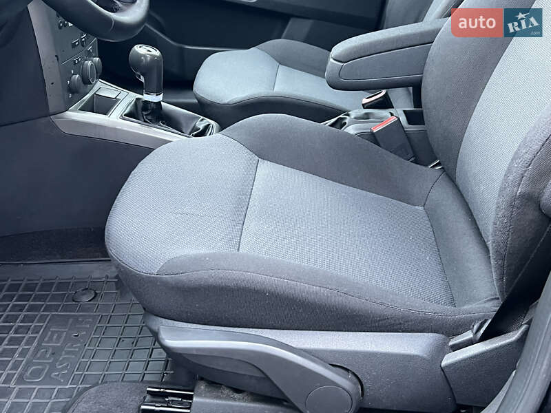 Універсал Opel Astra 2006 в Лубнах