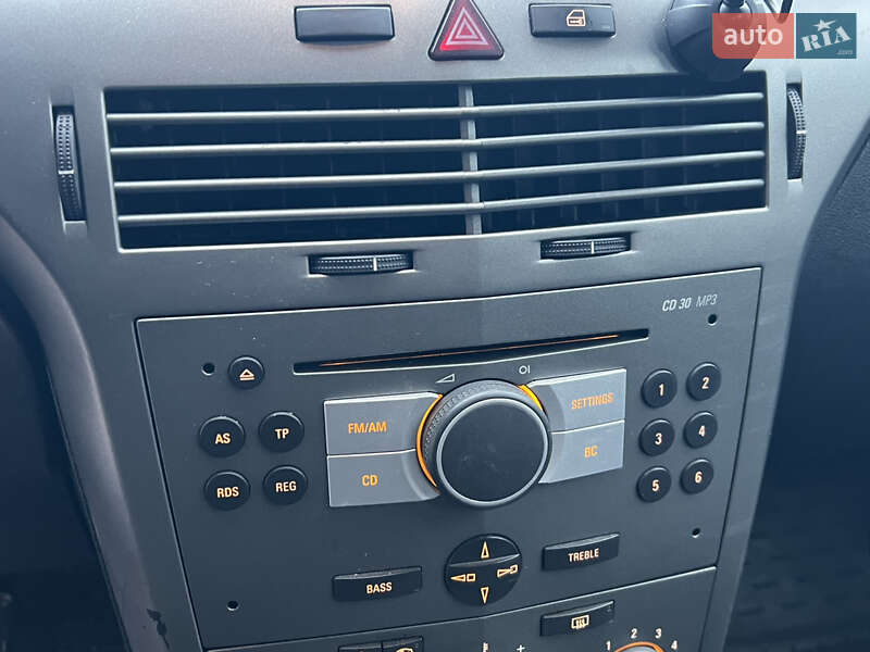 Універсал Opel Astra 2006 в Лубнах