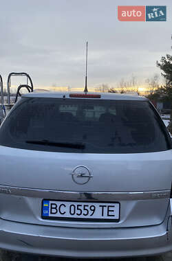 Универсал Opel Astra 2010 в Мостиске