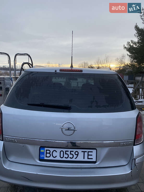 Универсал Opel Astra 2010 в Мостиске