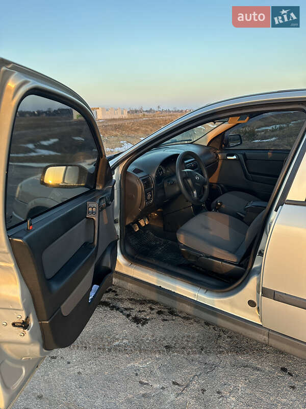 Седан Opel Astra 2008 в Сарнах фото 12 Седан Opel Astra 2008 в Сарнах