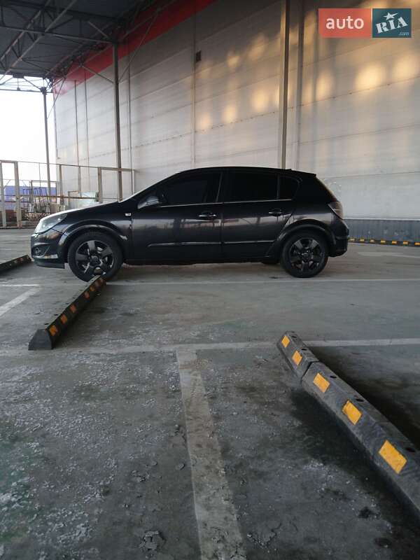 Хэтчбек Opel Astra 2008 в Ровно