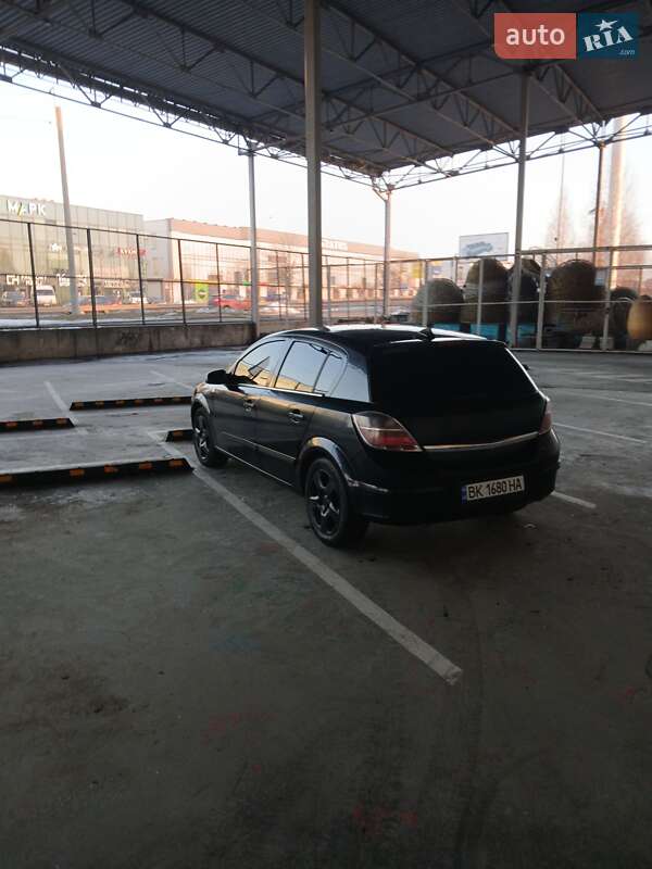 Хэтчбек Opel Astra 2008 в Ровно