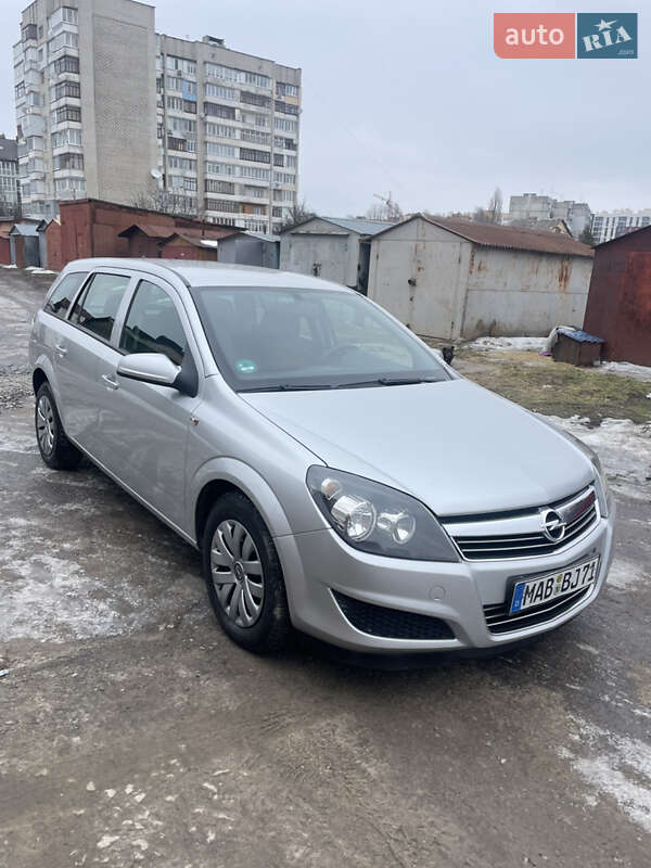 Универсал Opel Astra 2009 в Ровно