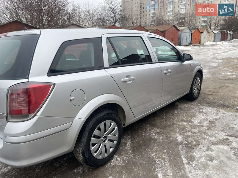 Универсал Opel Astra 2009 в Ровно