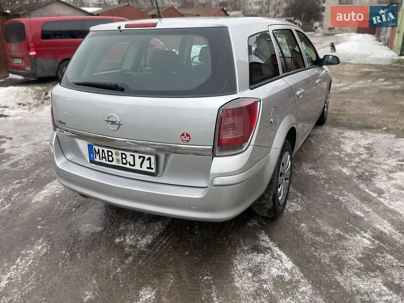 Универсал Opel Astra 2009 в Ровно