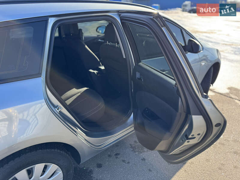 Универсал Opel Astra 2014 в Броварах