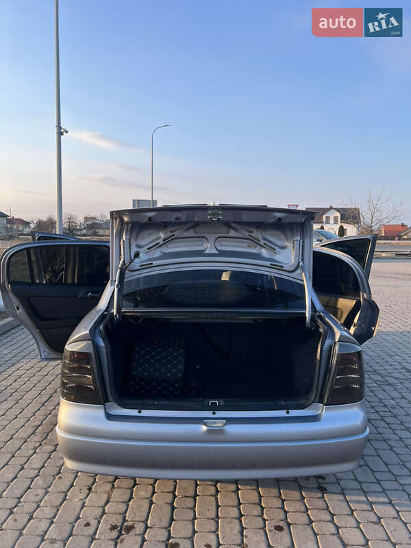 Седан Opel Astra 2007 в Городке