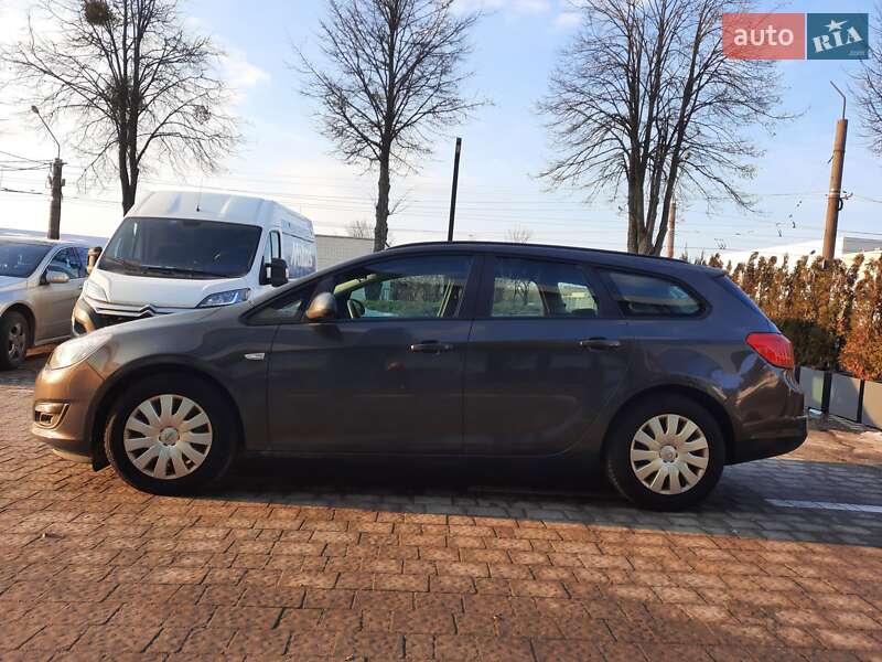 Універсал Opel Astra 2014 в Львові